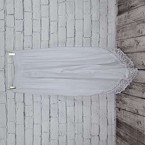 Goa Beachwear by Japna Tulip Crop Pants with Crochet Lace Detail in White - Picture 7 of 17